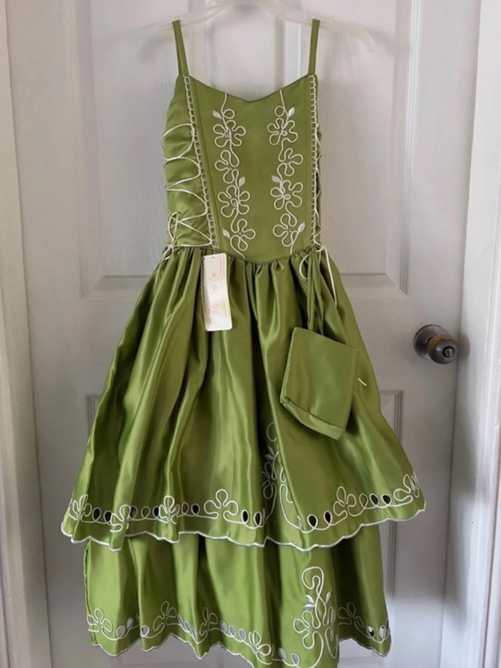 New Girls dress size 10. Can be used as a princess tiana dress